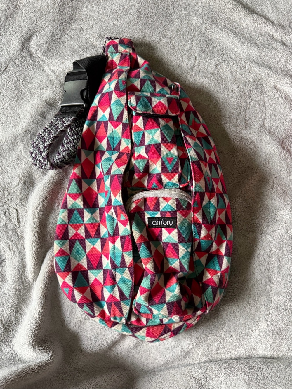 Ambry Geometric Triangle Crossbody Sling Bag in Pink & Teal